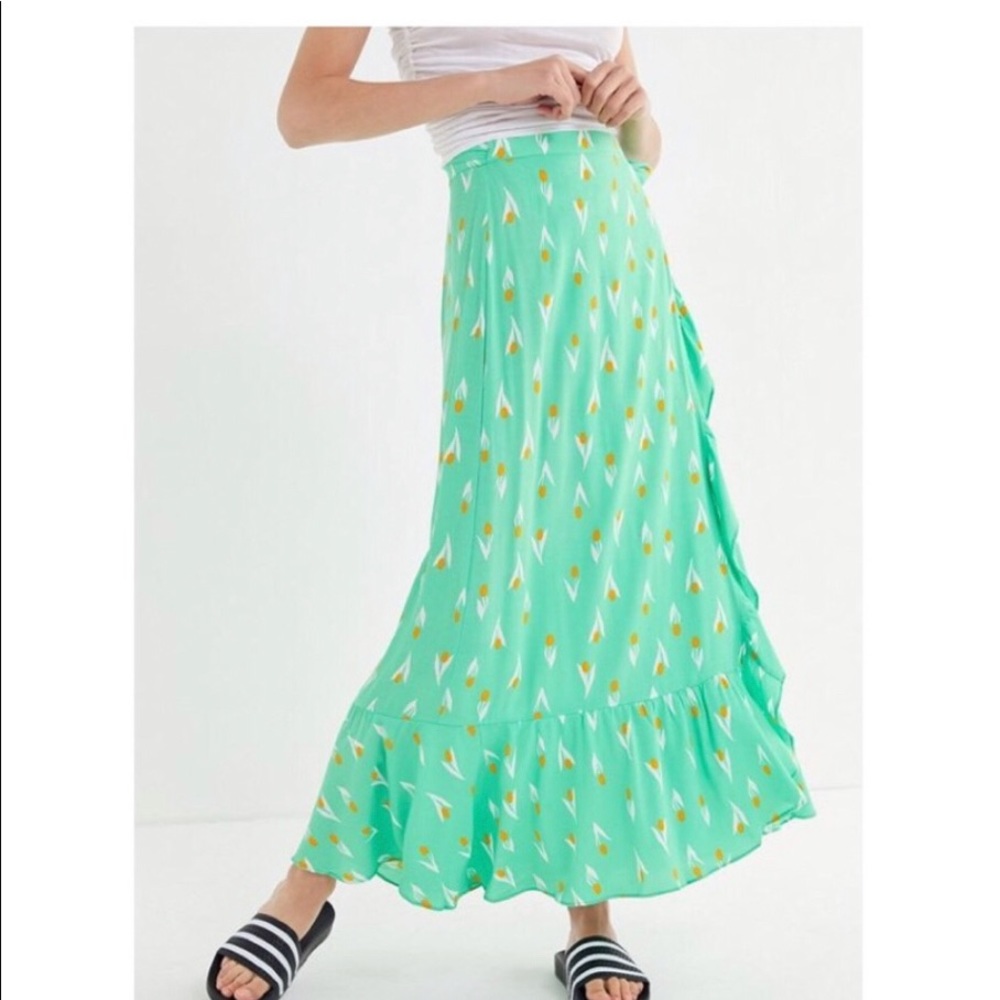 NWT Urban Outfitters Michelle Tulip Wrap Skirt